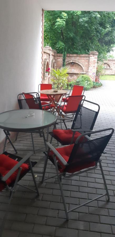 Bástya Apartmanház Sárvár Exterior foto
